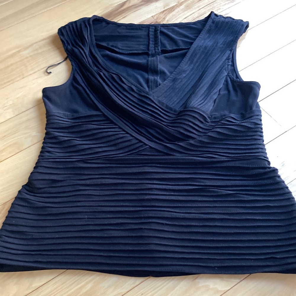 Black Stretch Ribbed Fancy Top Sleeveless Size M/L (like new)